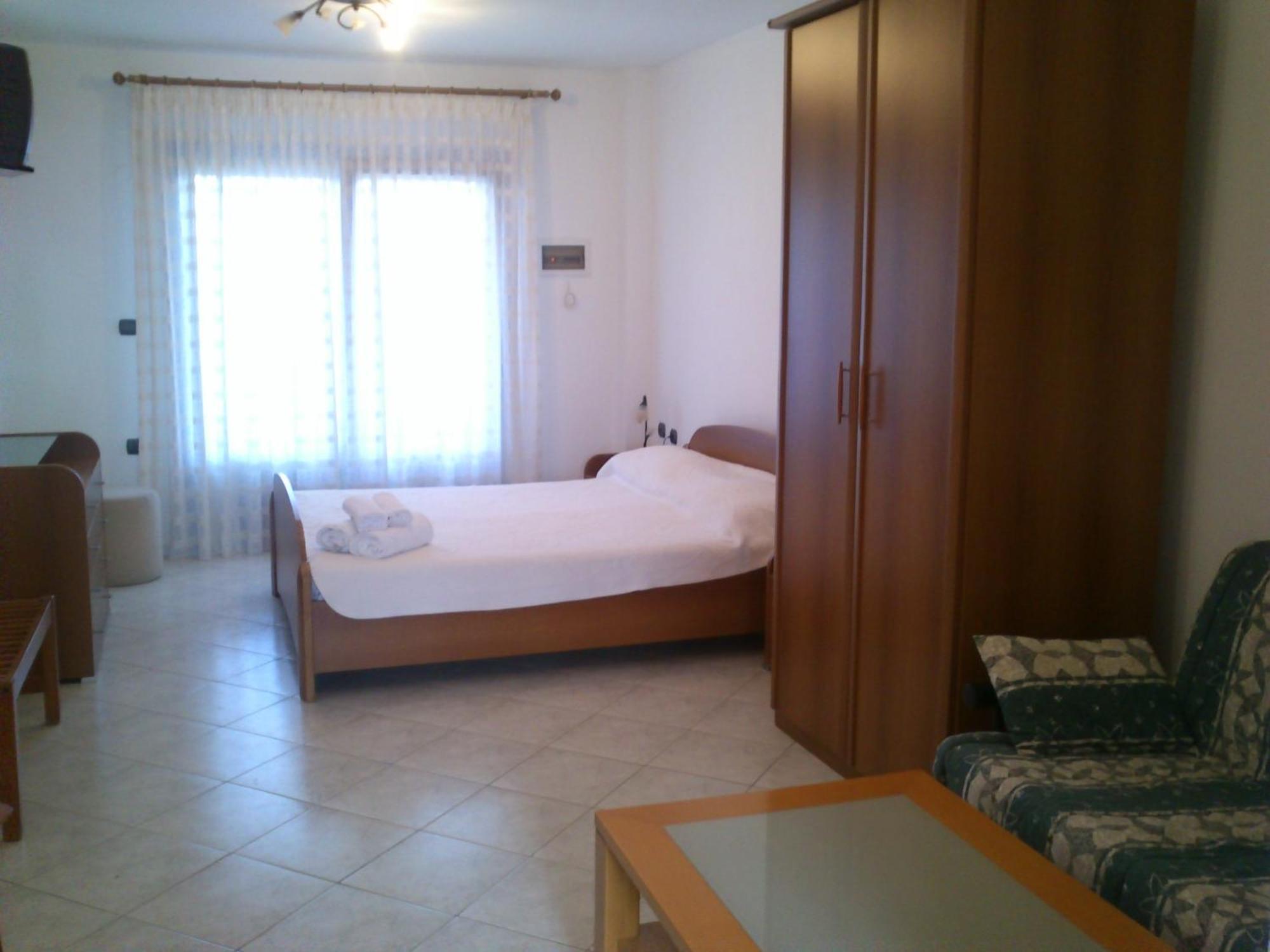 Erotokritos Apartment *