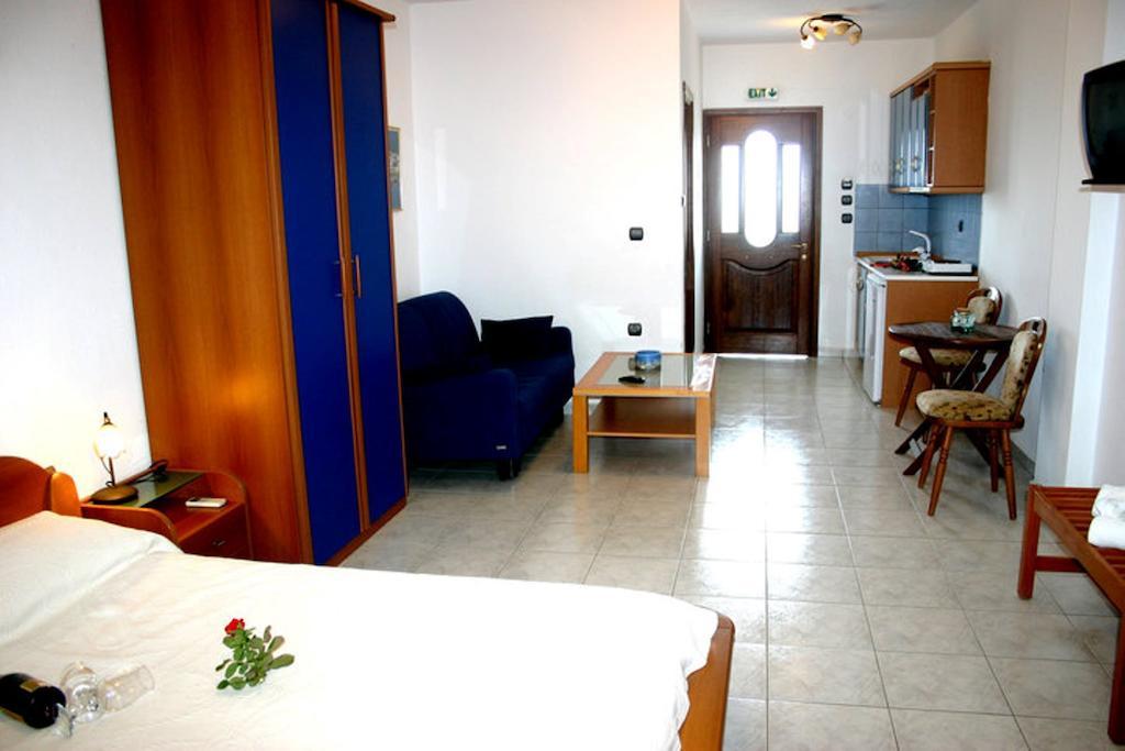 Erotokritos Apartment *
